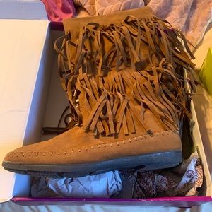 Cleaning closing. Barely worn.